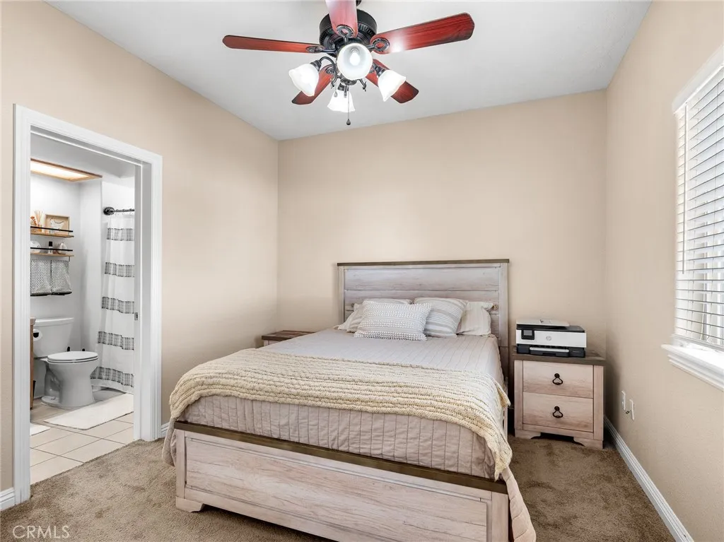 7925 Anaconda, Oak Hills, California 92344 home-pic-33